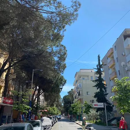 En's Daire Golem (Tirana)